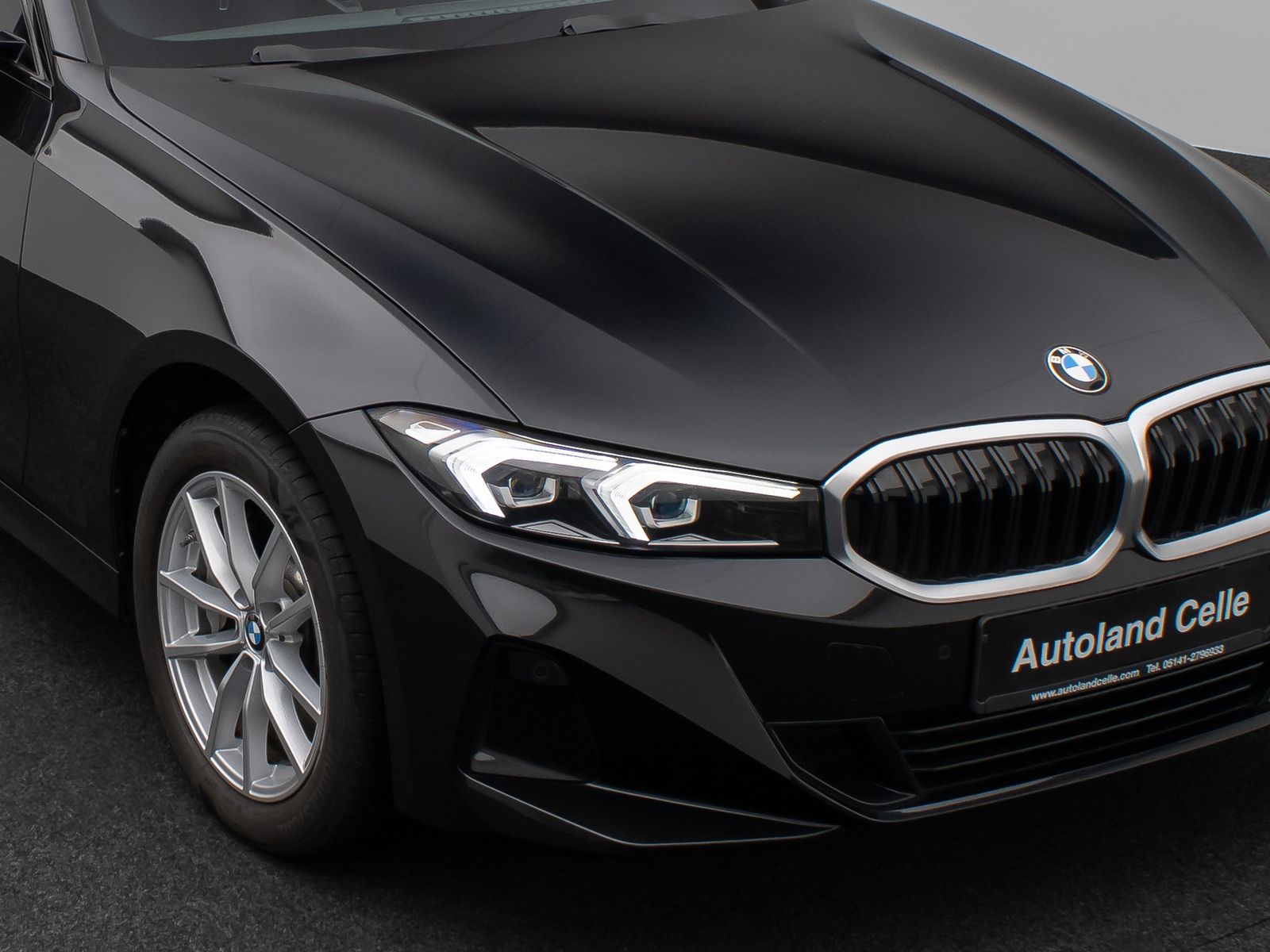 Fahrzeugabbildung BMW 330i xD DAB HUD CockPitPro PDCFernlichtassist