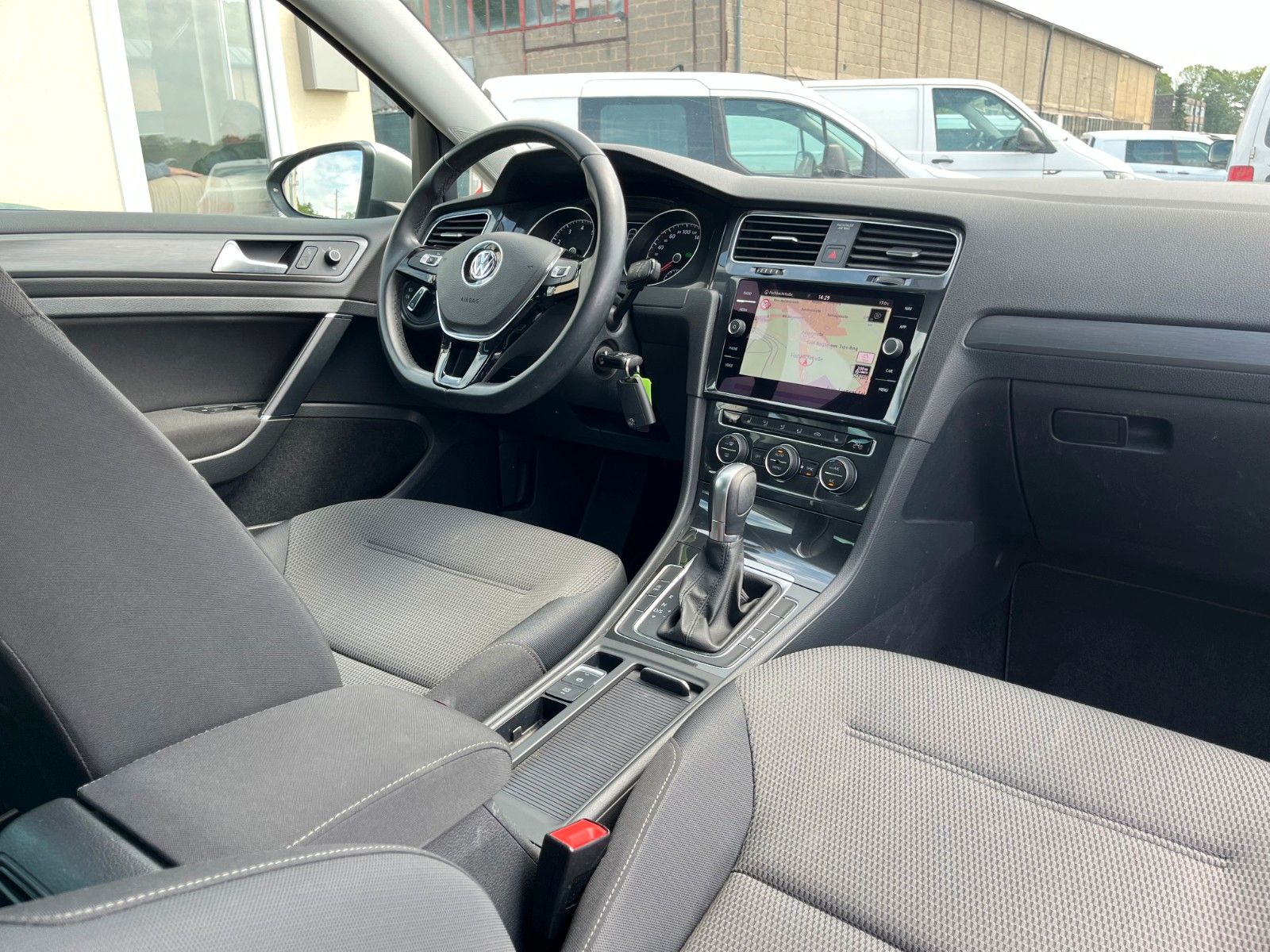 Fahrzeugabbildung Volkswagen Golf VII 1.0 Lim. Comfortline DSG Navi PDC 1.HD