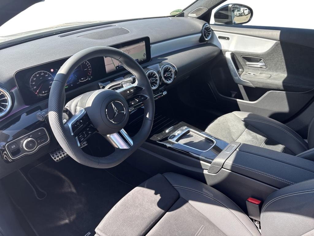 Mercedes-Benz A 250 e AMG PanoramaSD Multibeam Night Burmester