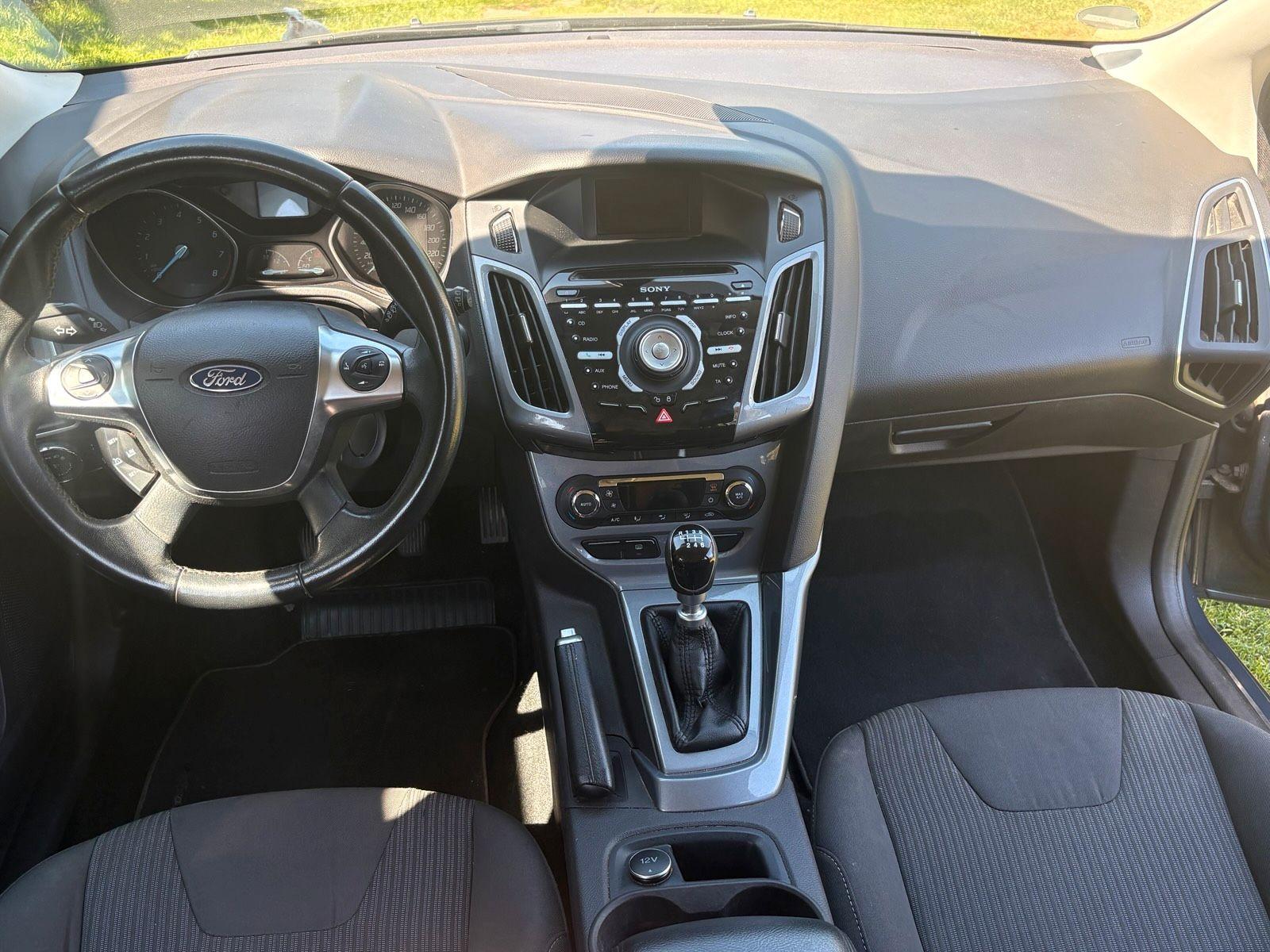 Ford Focus 2013 — photo 11