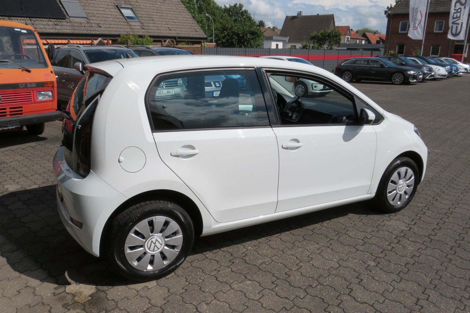 Fahrzeugabbildung Volkswagen up! 4T SITZH. GJ KLIMA TELVOR MAPS&MORE 1.HD