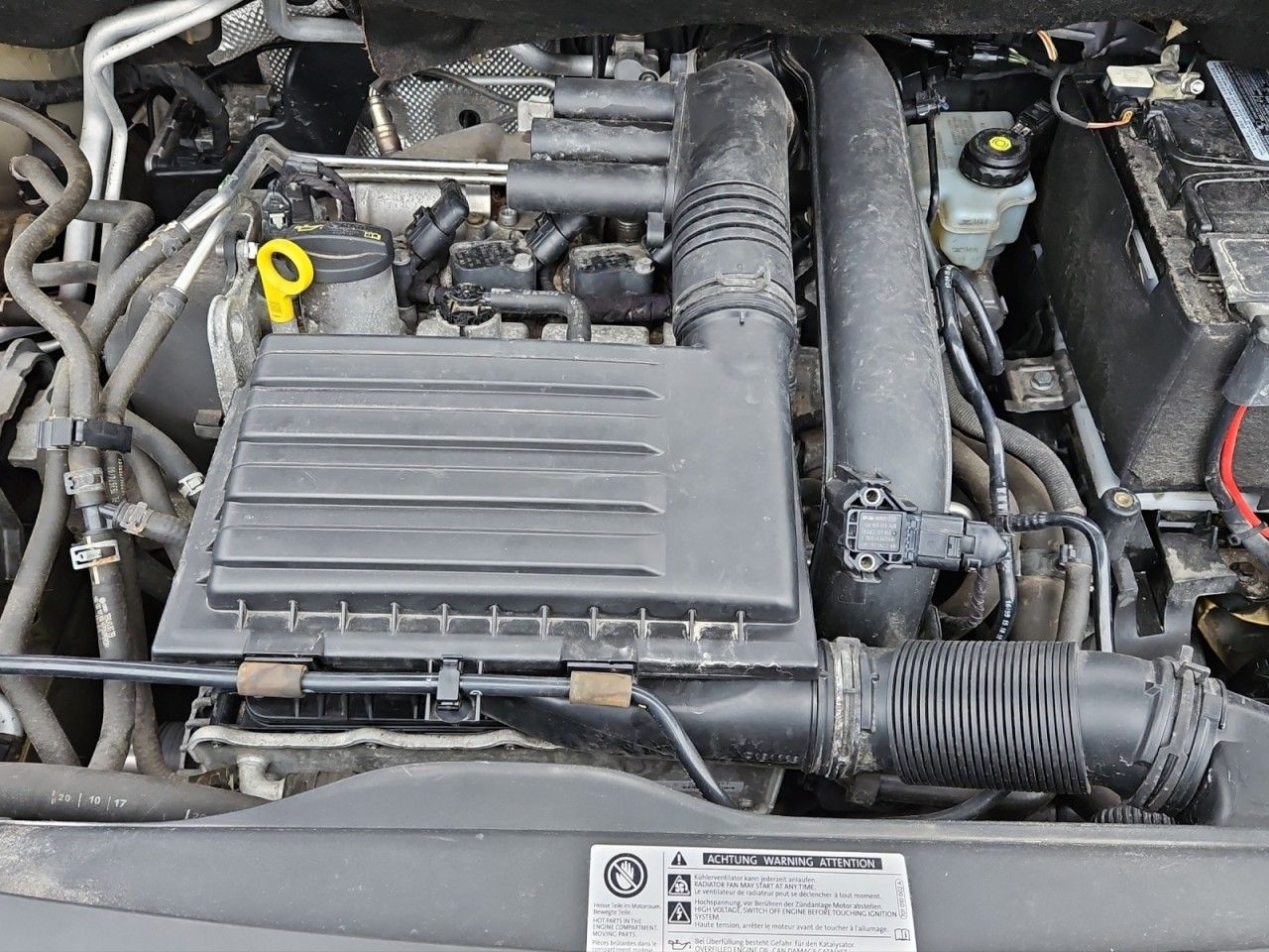 Fahrzeugabbildung Volkswagen Caddy PKW Highline Navi ACC Xenon