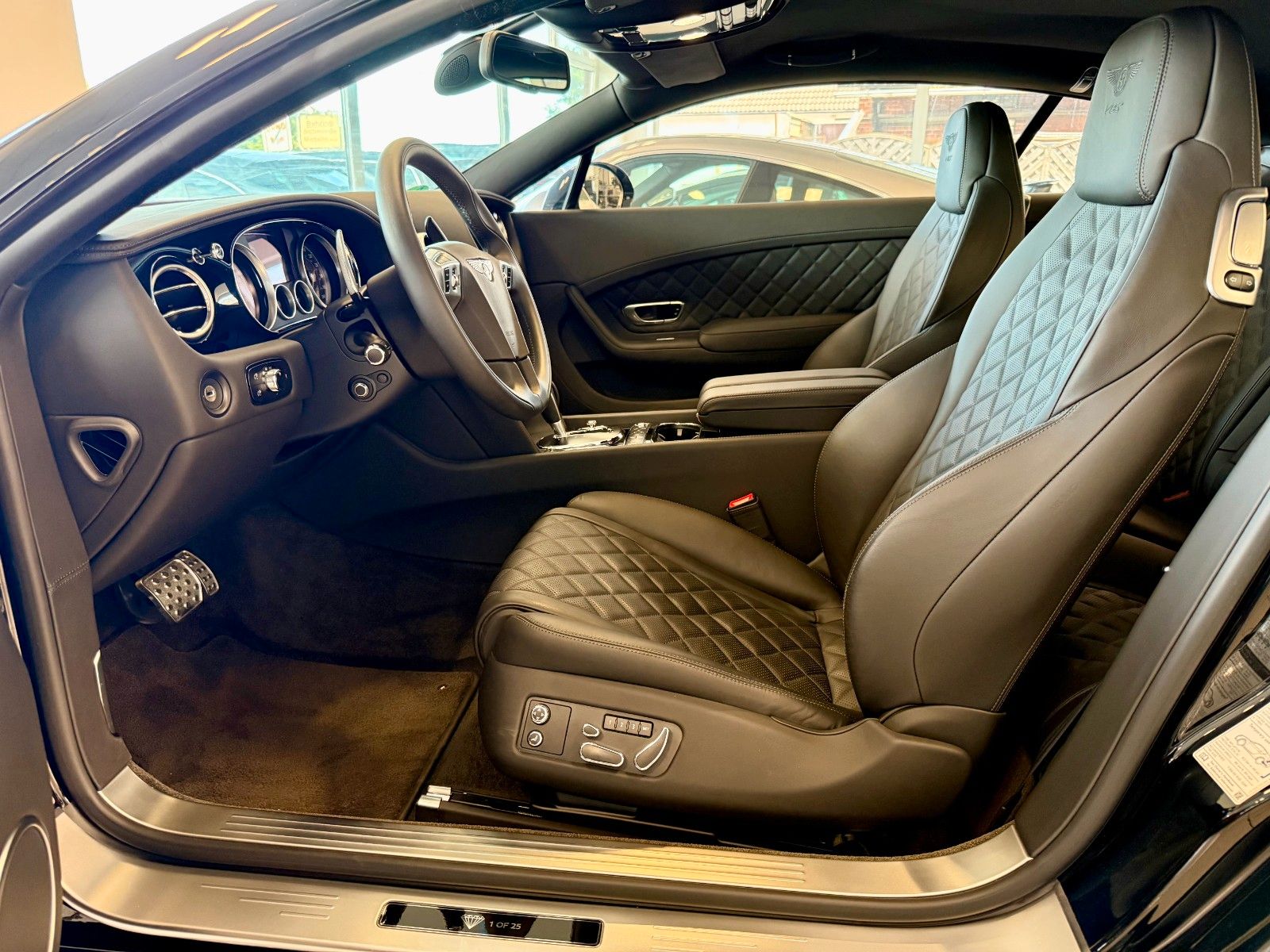 Fahrzeugabbildung Bentley Continental GT V8 S Black Edition Mulliner 1of25