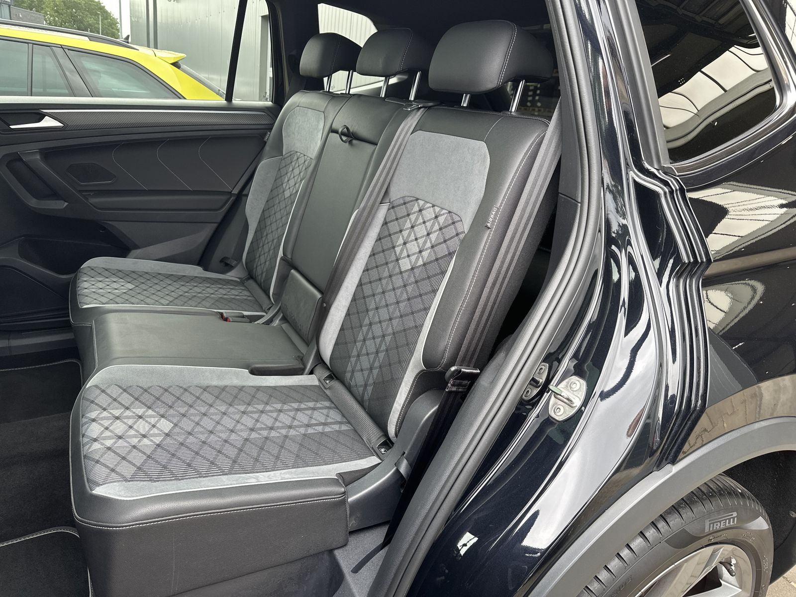 Fahrzeugabbildung Volkswagen Tiguan Allspace 4Motion R-Line NAV+IQ-LIGHT+PANO