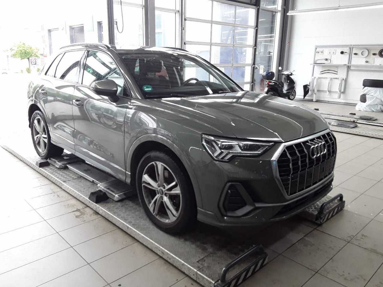 Audi Q3 40 TDI quattro S line Matrix Pano imagem 2