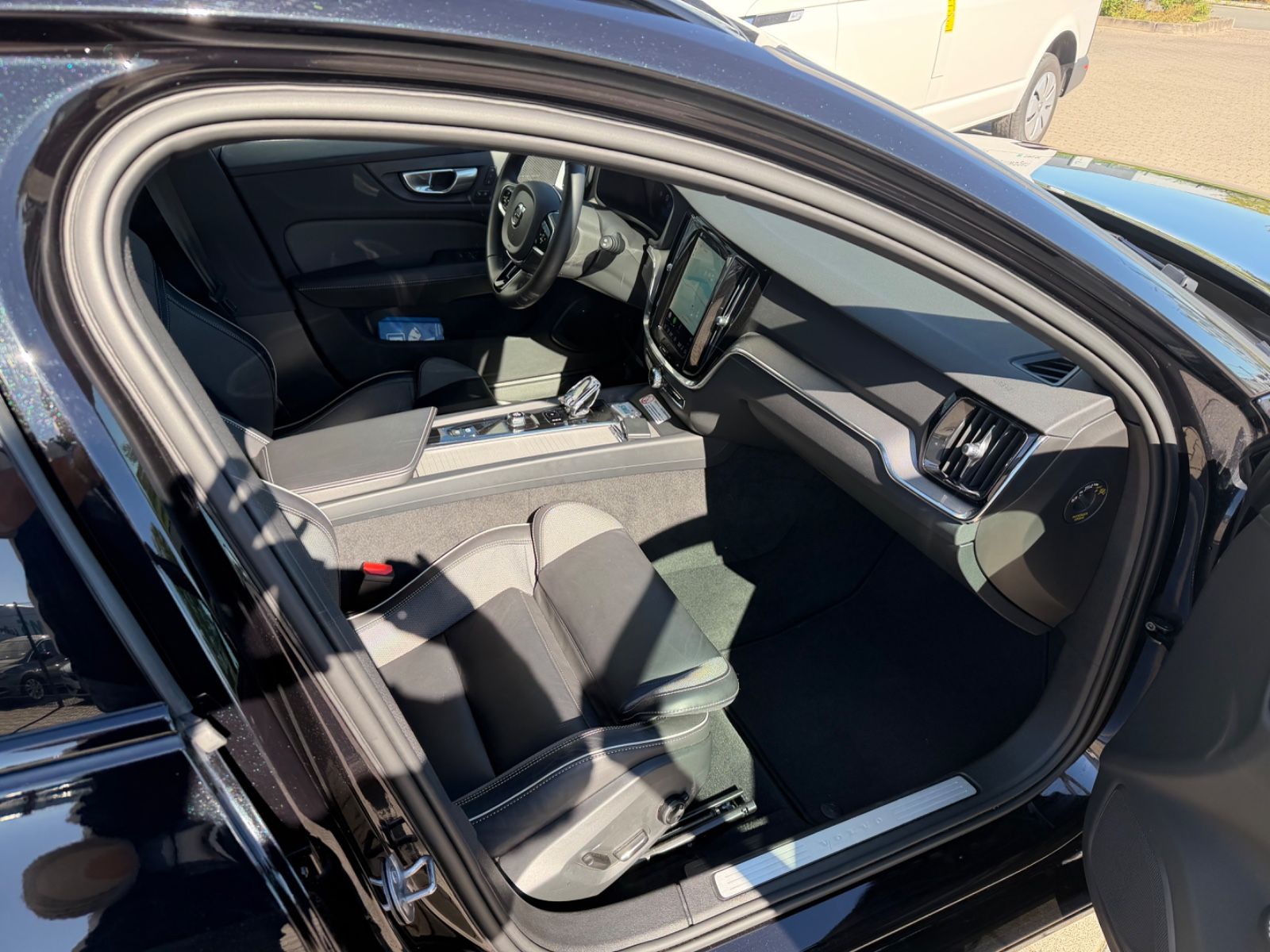 Fahrzeugabbildung Volvo V60 Kombi Plus Dark