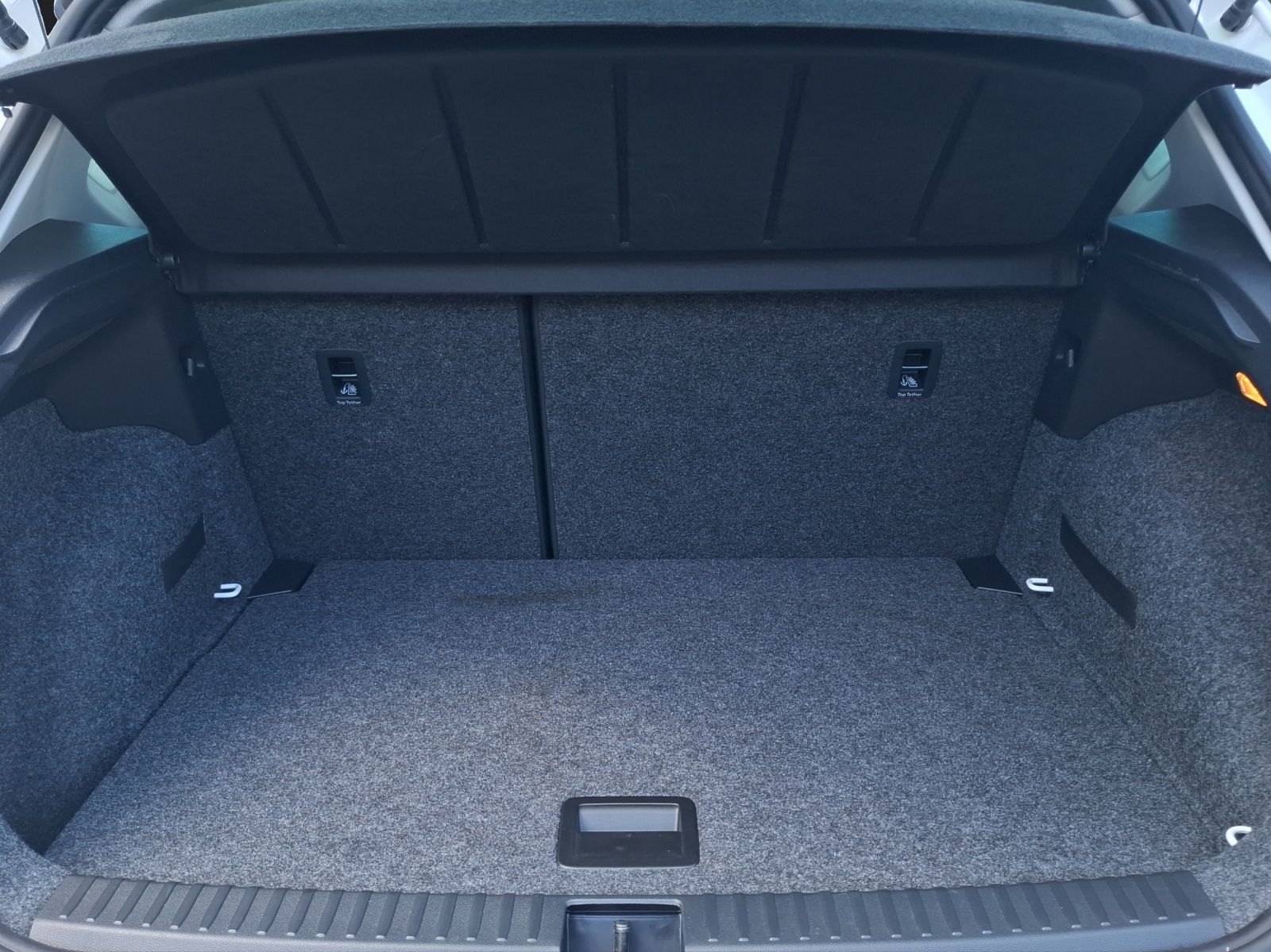 Fahrzeugabbildung SEAT Arona TSI Style LED Navi RFK SHZ GRA APP