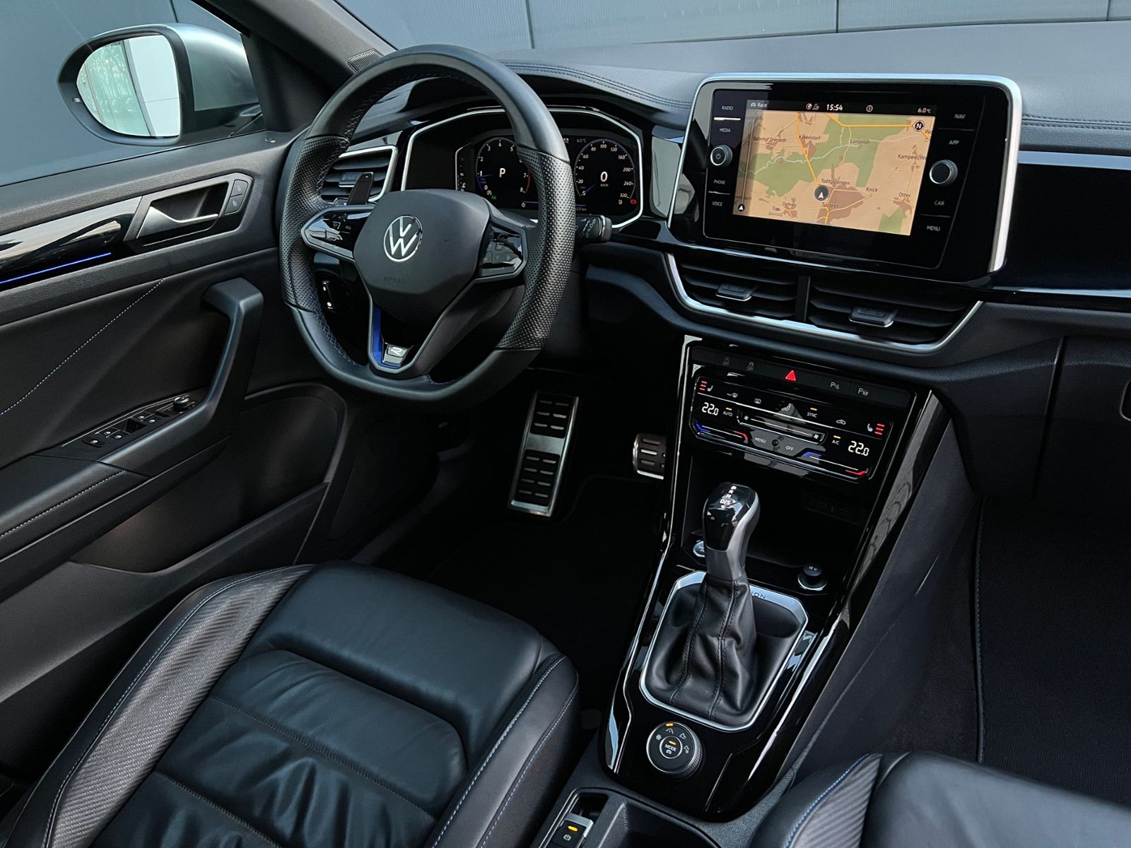 Fahrzeugabbildung Volkswagen T-Roc R 2.0 TSI DSG 4MOTION*AHK,Leder,Navi,Rückf