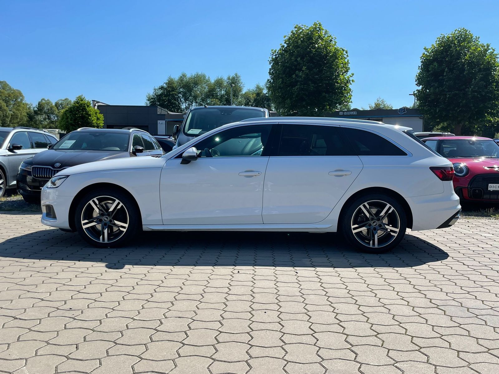 Fahrzeugabbildung Audi A4 2.0 TDI S-LINE MATRIX LED/TEMP/NAVI/SOUND DSP