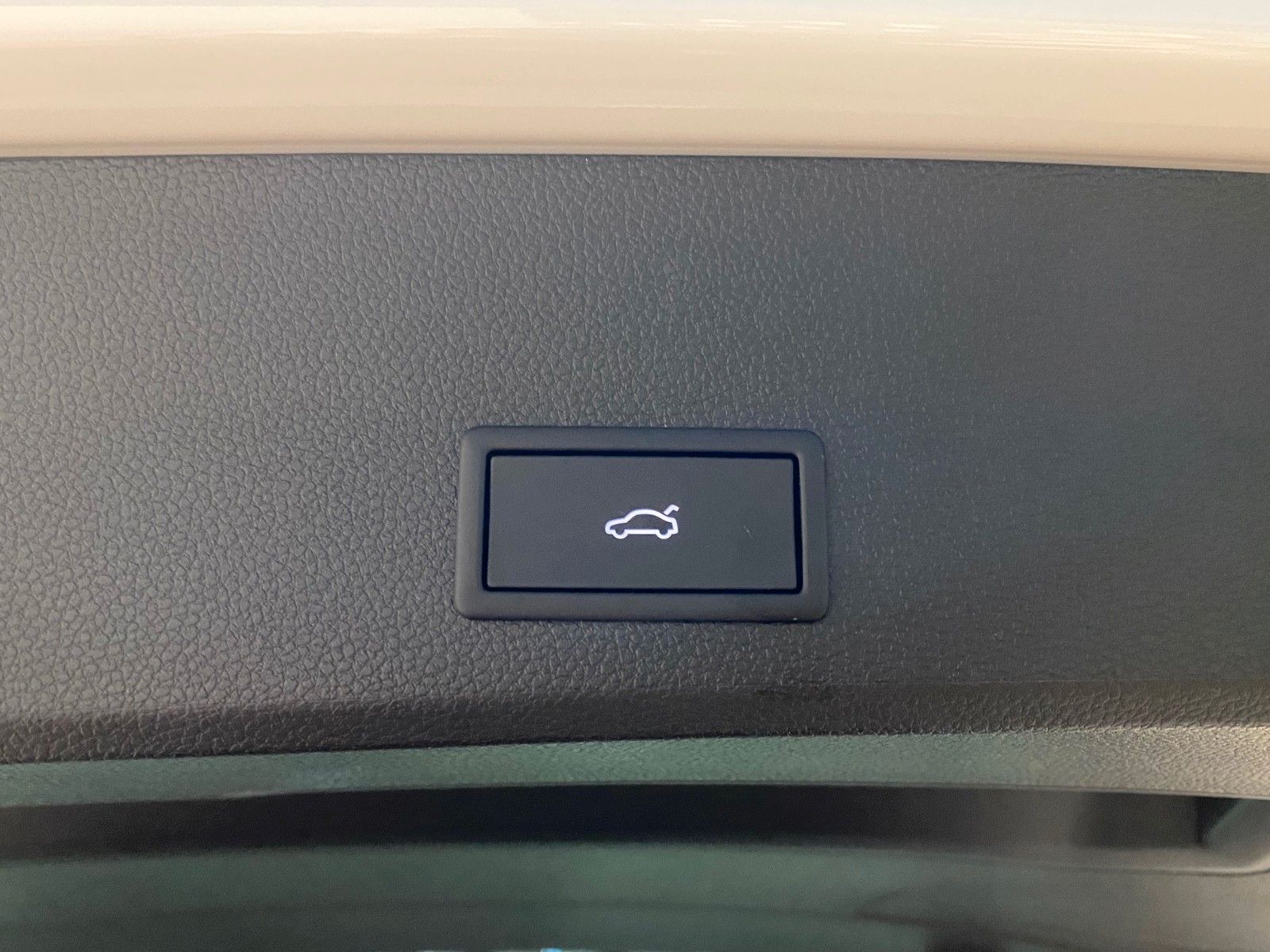 Fahrzeugabbildung CUPRA Ateca 1.5 TSI DSG+AHK schwenk+5 J Garantie+19"+
