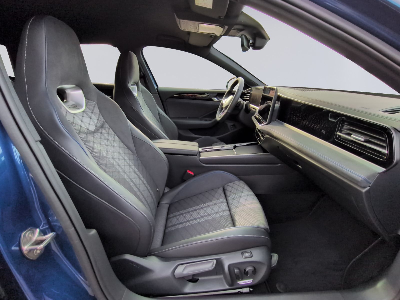 Passat Variant 1.5 TSI eHybrid R-Line AHK+MATRIX