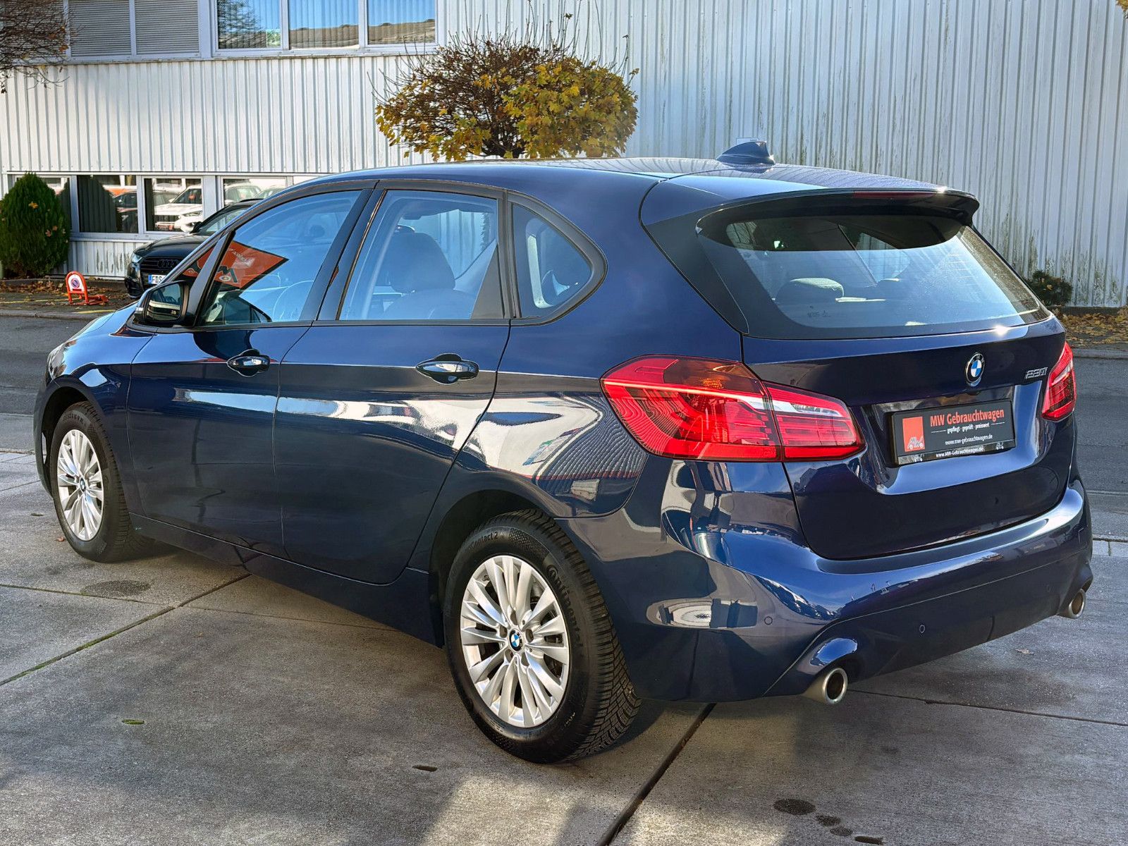 Fahrzeugabbildung BMW 220i Active Tourer Steptr. Advantage HUD ACC KAM