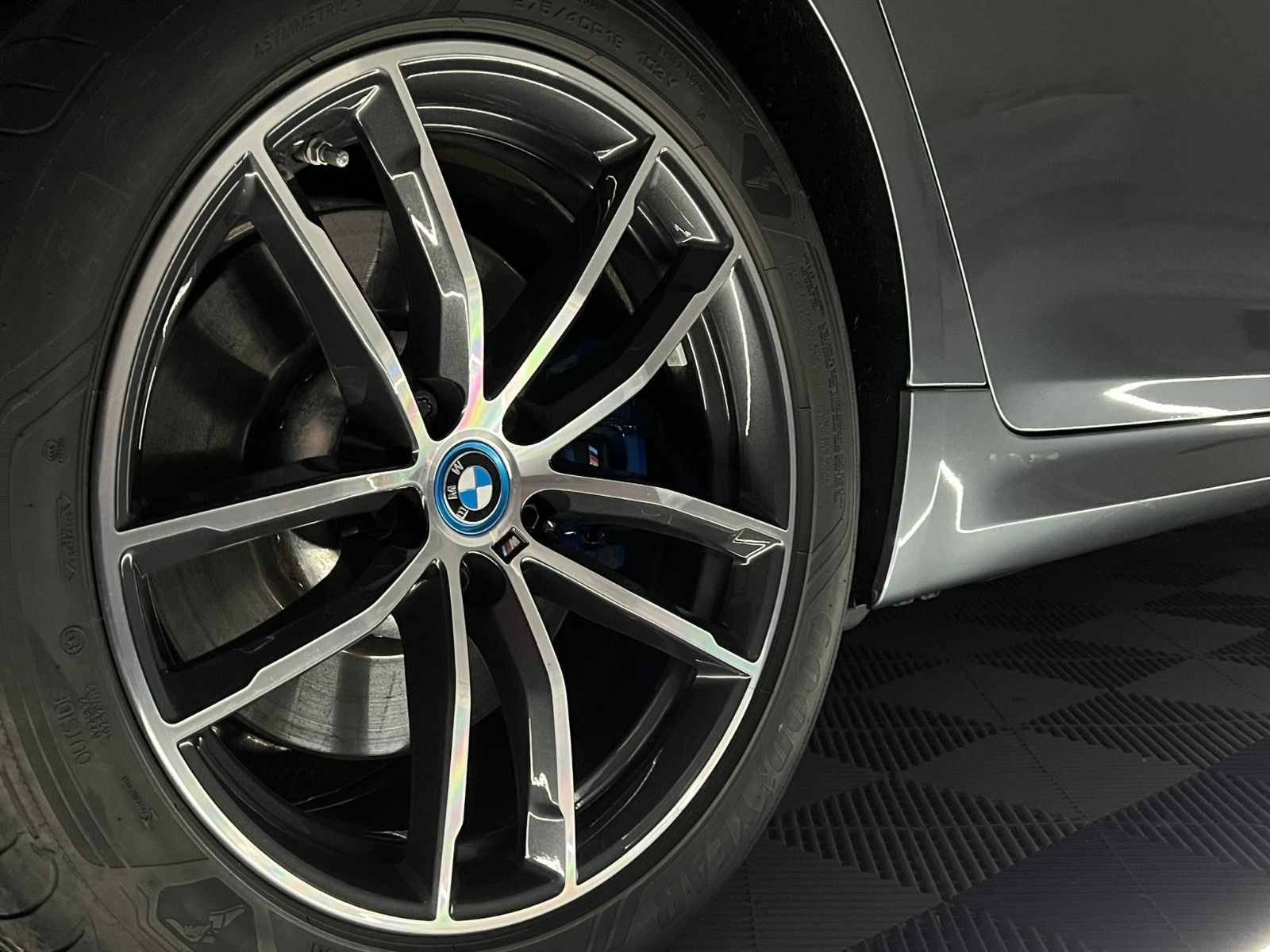 Fahrzeugabbildung BMW 530 e xDrive M SPORT/LASER/HuD/H&K/ACC/AMBI+