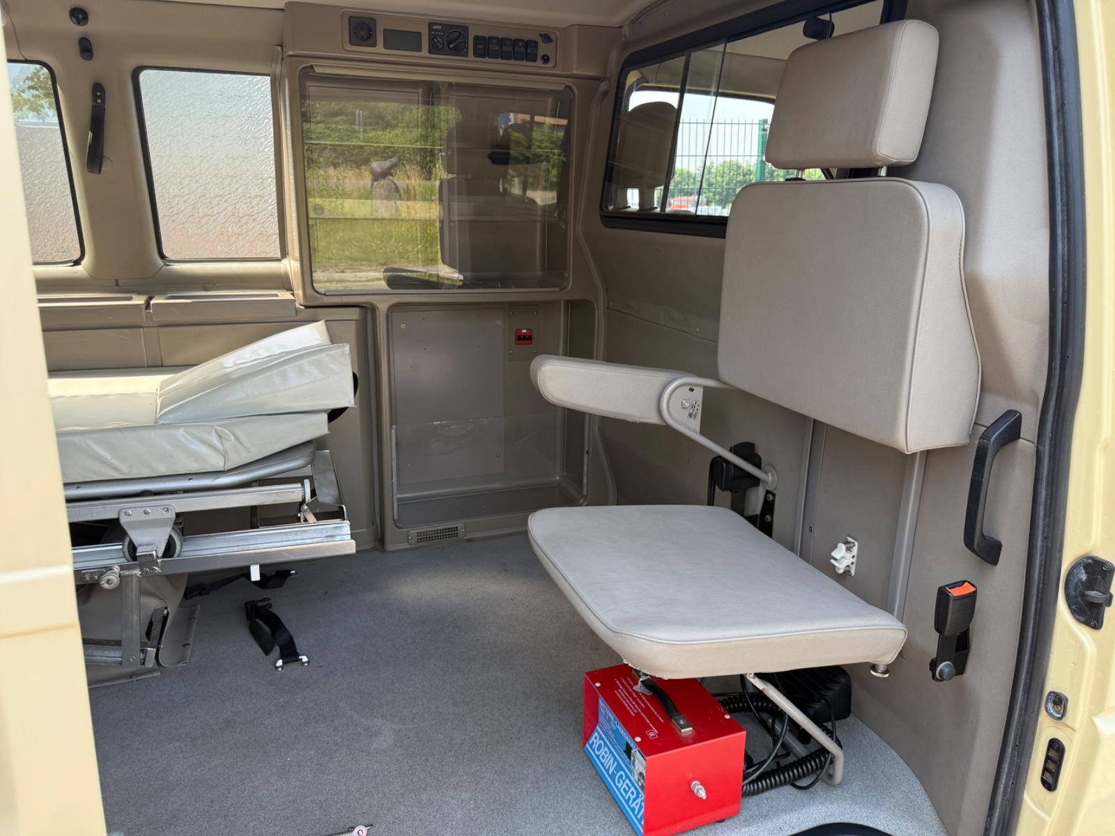 Volkswagen T4 Krankenwagen DRK 2.5 Lang