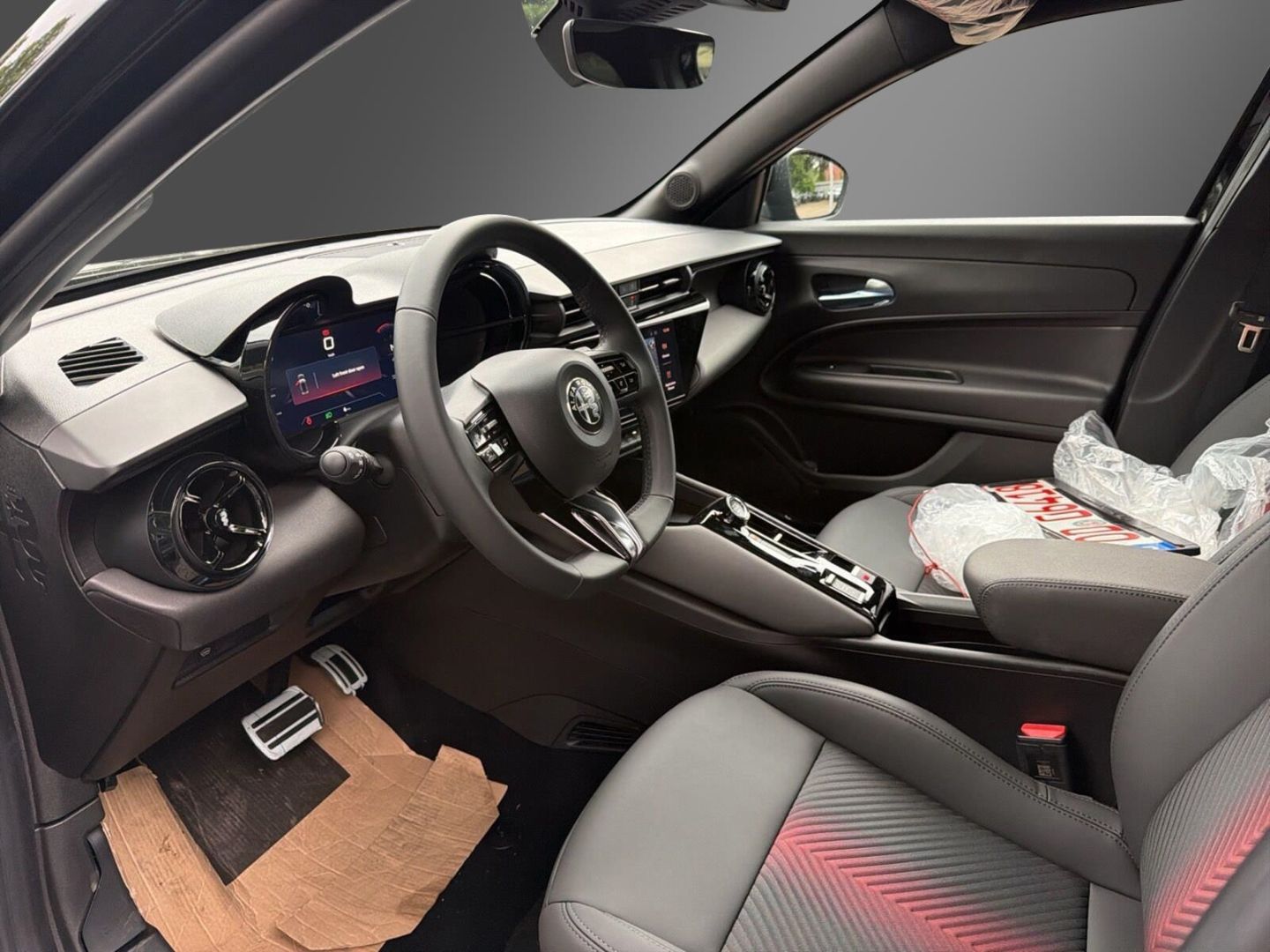 Fahrzeugabbildung Alfa Romeo Junior Ibrida TI 1,2 VGT 107kW MY26 -Technologie