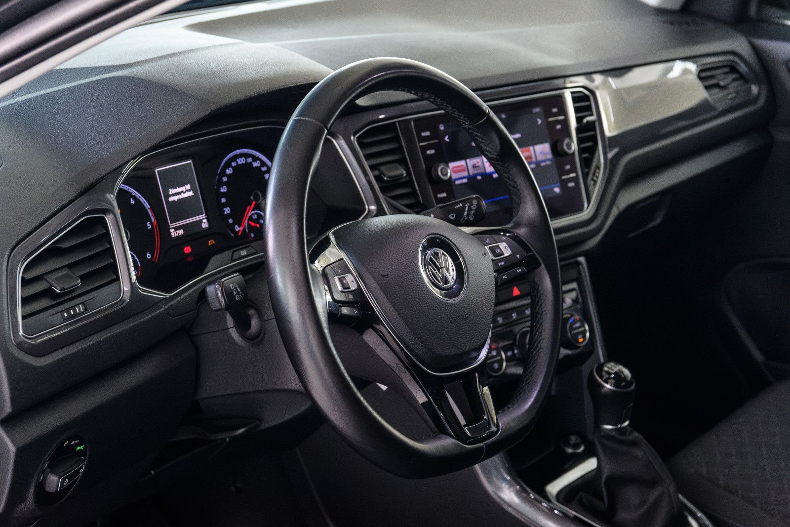 Fahrzeugabbildung Volkswagen T-Roc IQ.DRIVE+AHK+GJR+NAVI+PANORAMA+EL.HECKKLAP