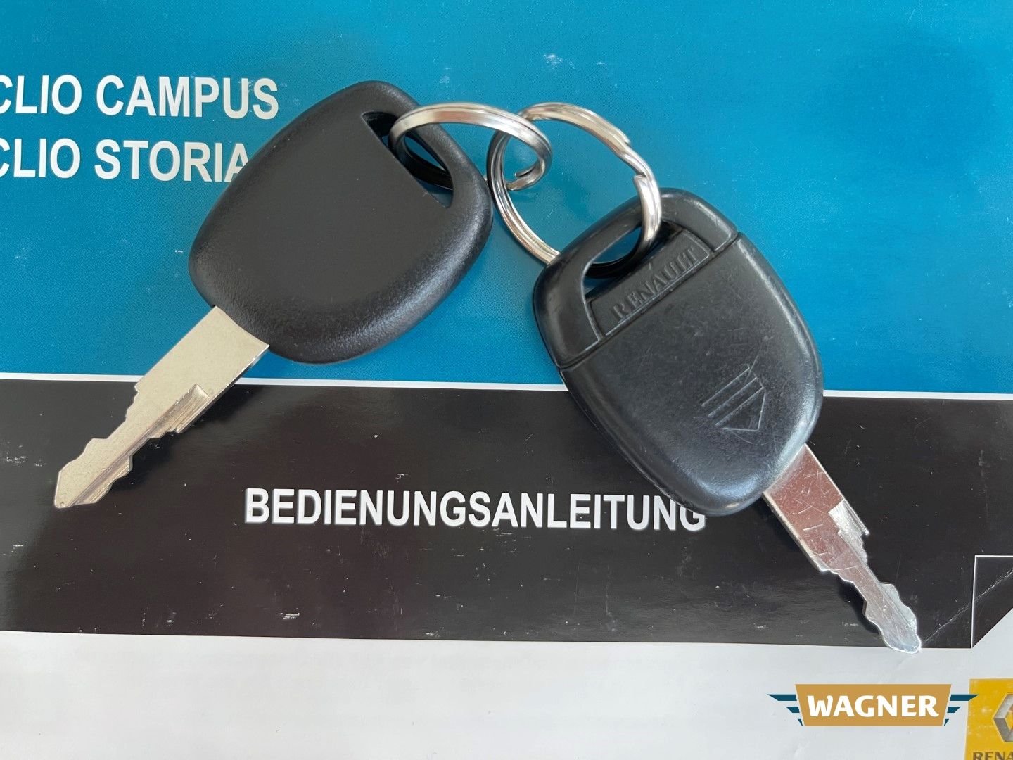 Fahrzeugabbildung Renault Clio II Campus Je t aime 1.2 HU/AU NEU