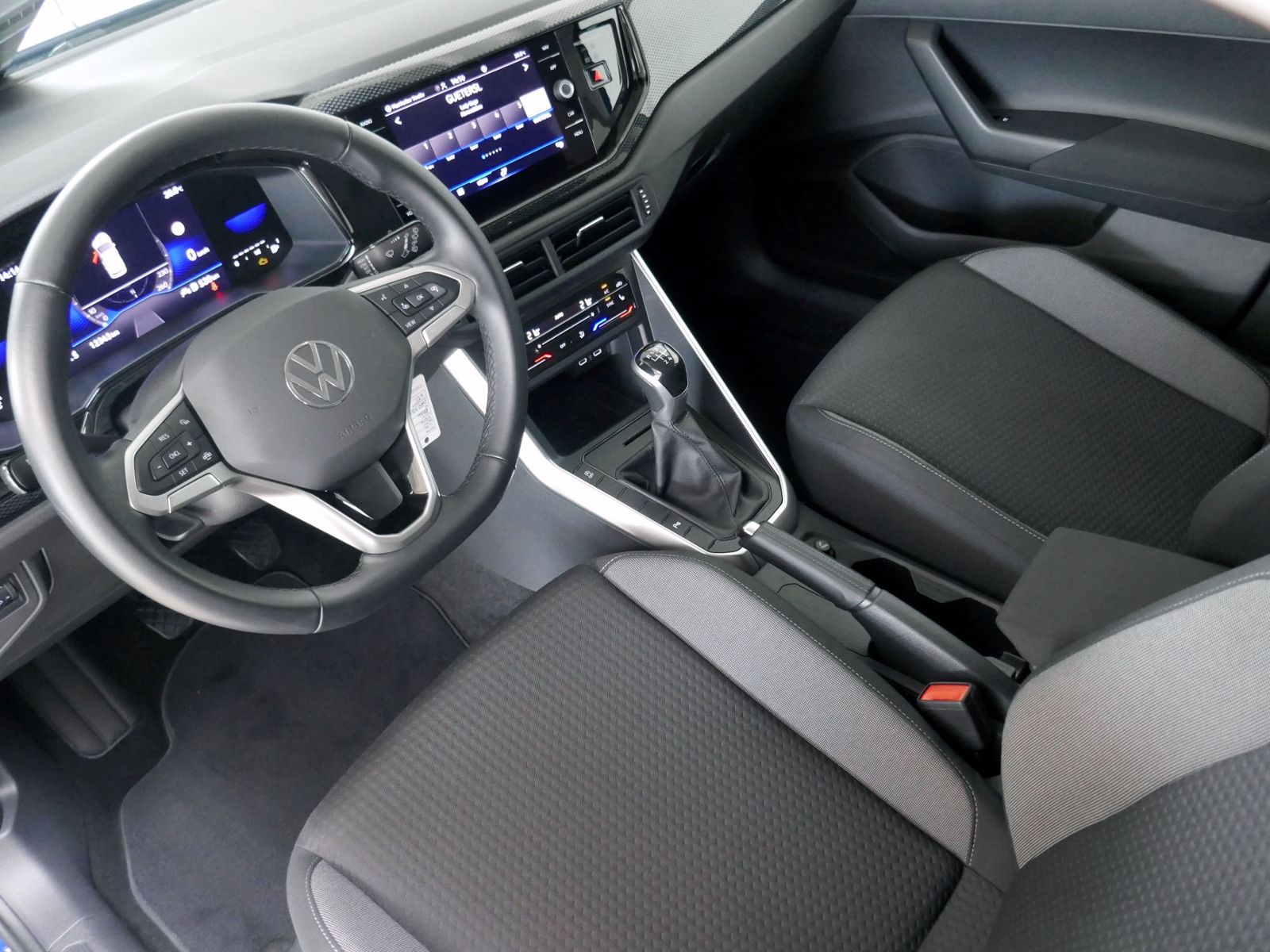 Fahrzeugabbildung Volkswagen Polo Life 1.0 MPI | LED RFK GRA Navi