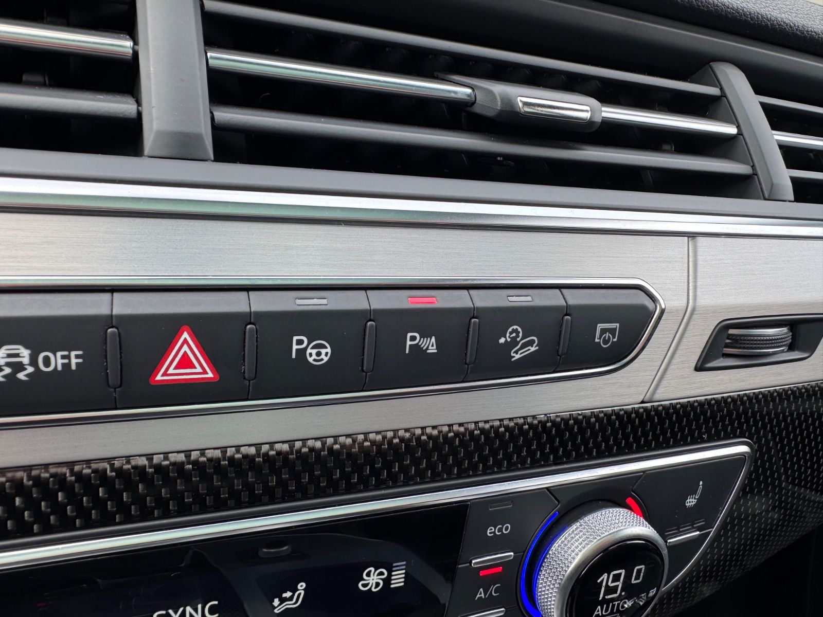 Fahrzeugabbildung Audi SQ7/RAUTEN-SITZE/PANO/AHK/360°Cam/Carbon/BOSE/