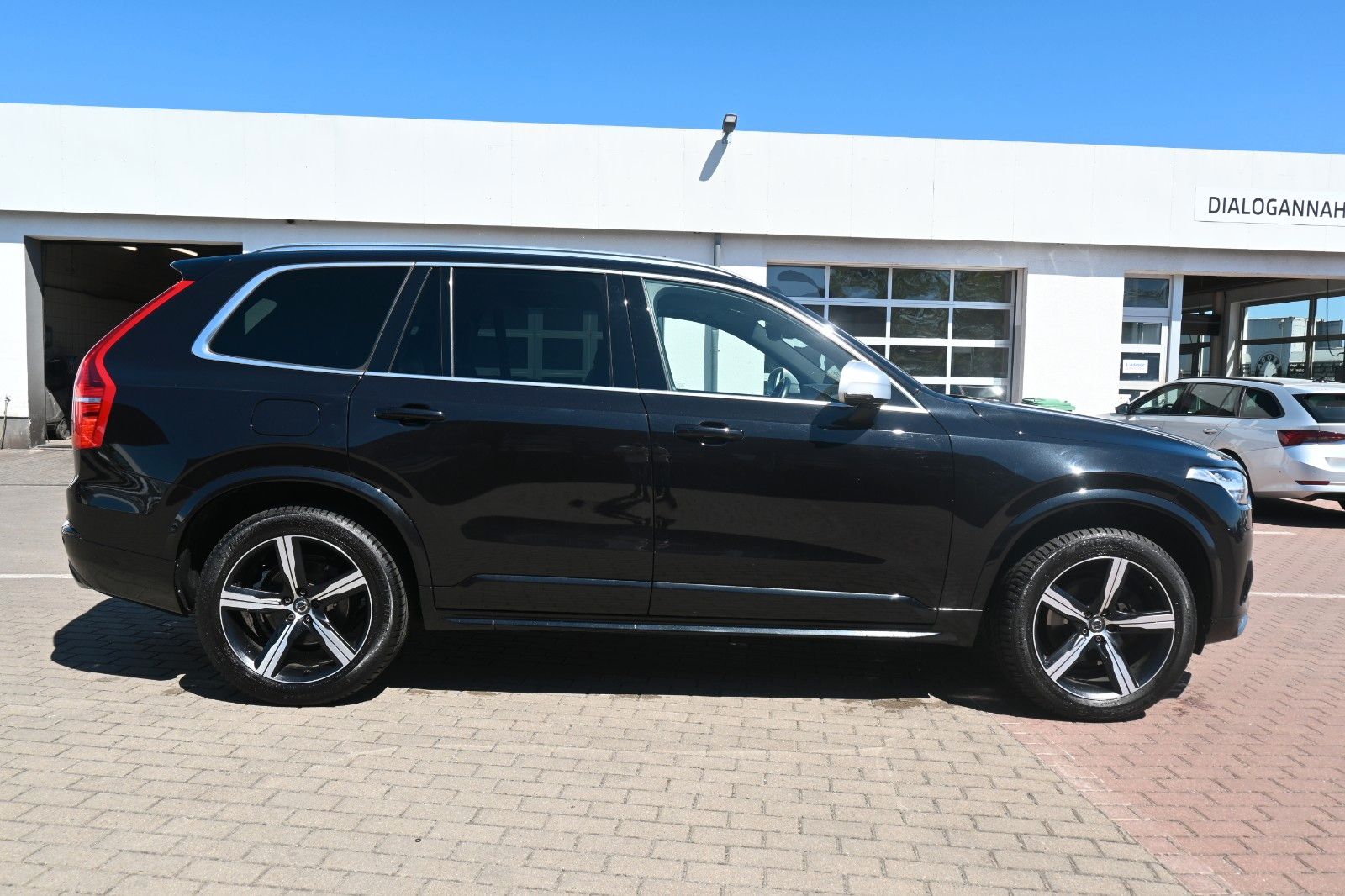 Fahrzeugabbildung Volvo XC90 R Design*D5*PDC*RFK*STHZ*7Si*H&K*MIetkauf