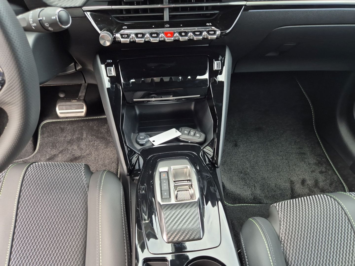 Fahrzeugabbildung Peugeot 208 e- Neuer GT Elektromotor 136 Navi 360 Kamera