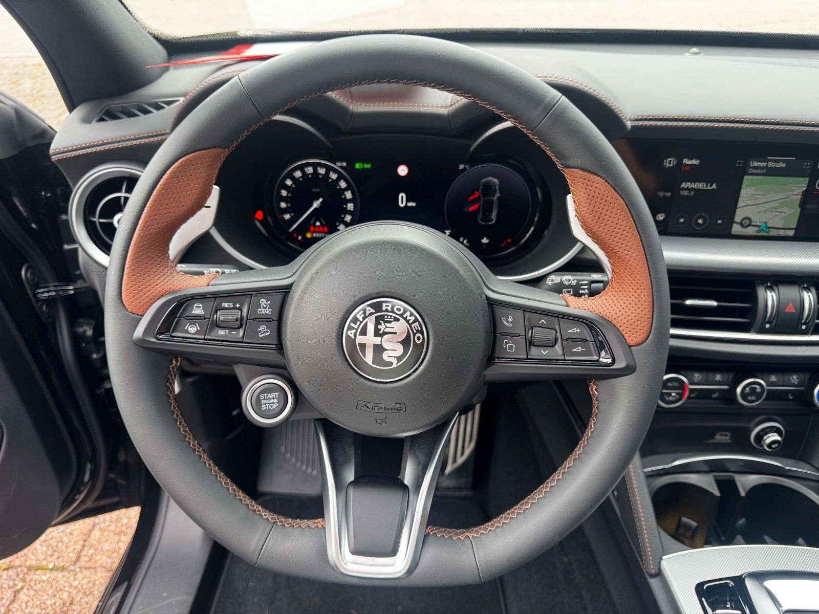Fahrzeugabbildung Alfa Romeo Stelvio 2.0 280PS Intensa Panorama Navi Kamera