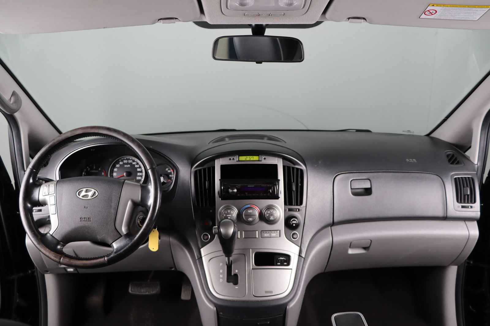 Fahrzeugabbildung Hyundai H-1 * Standhzg. * Leder 8 Sitze * Travel