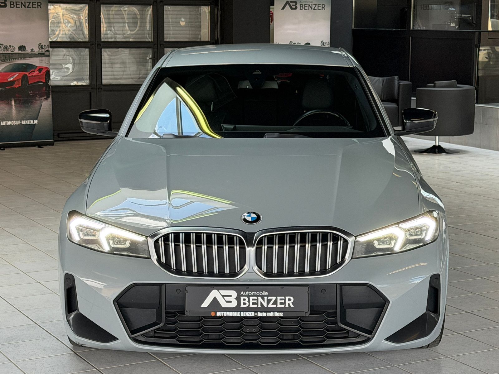 Fahrzeugabbildung BMW 320 d M Sport/M-PAKET/LED/SHADOW-LINE/AMBIENTE