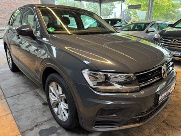 Volkswagen Tiguan - 1