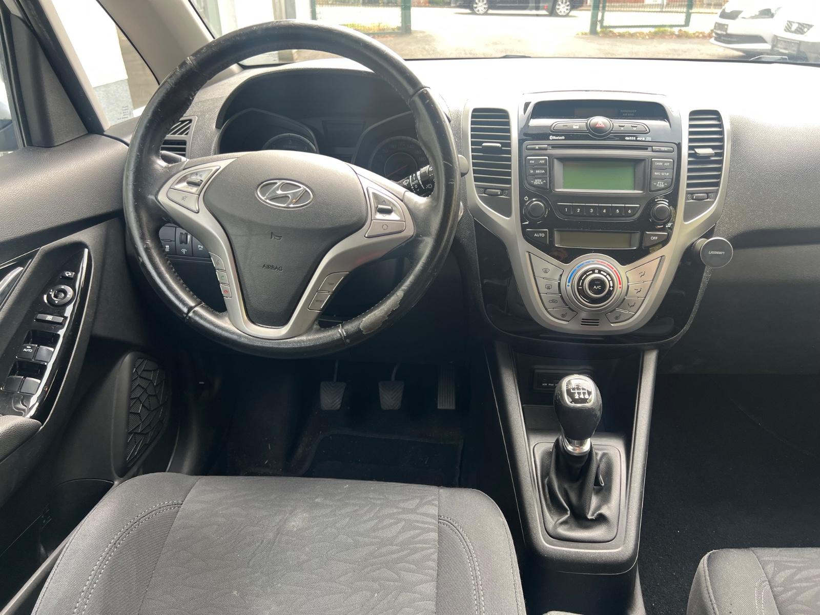 Hyundai ix20 2011 — photo 9
