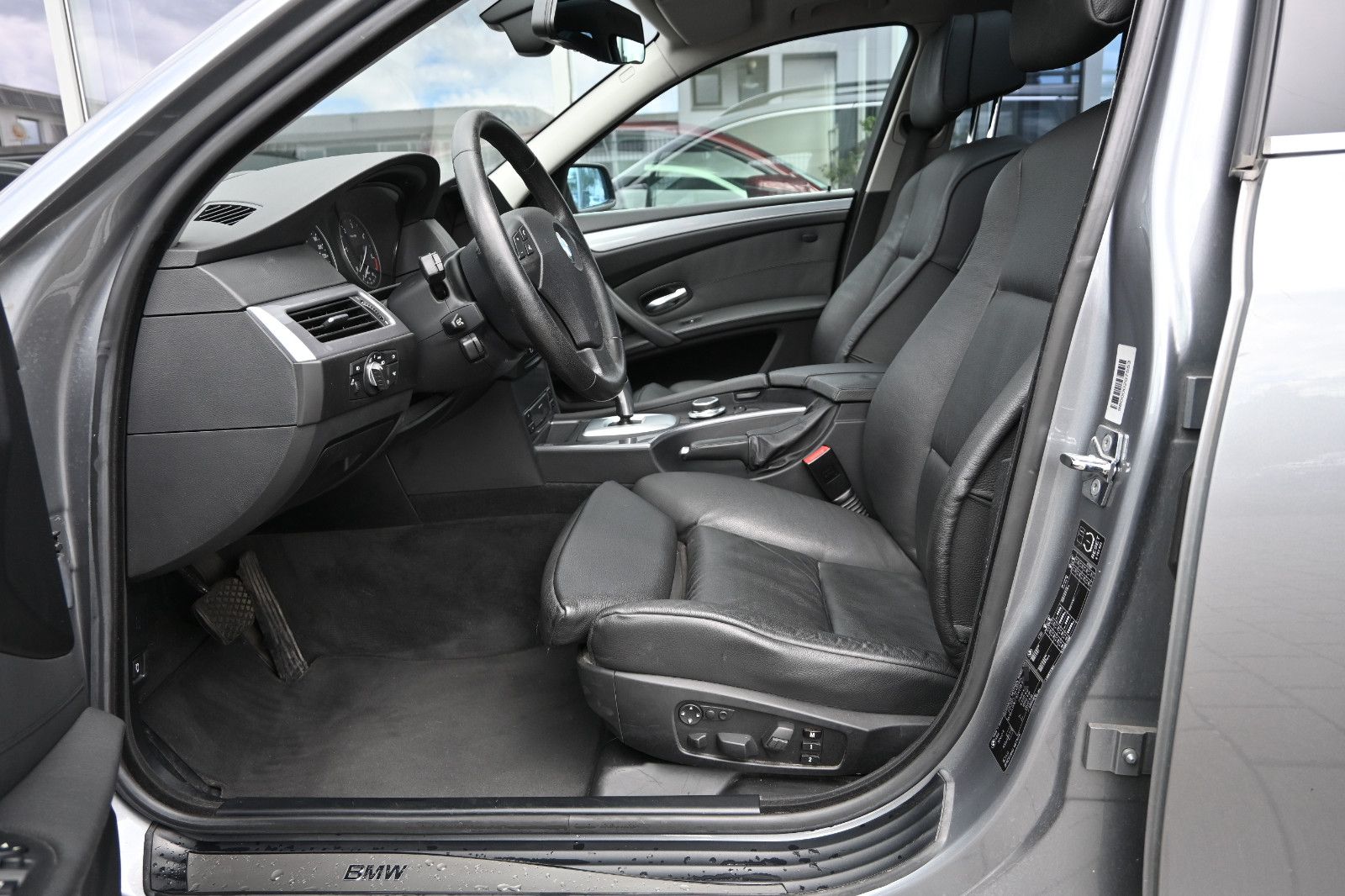Fahrzeugabbildung BMW 530d Touring °AHK°AKTIVLENK.°DYNAMIC-DR.°KOMF.SI