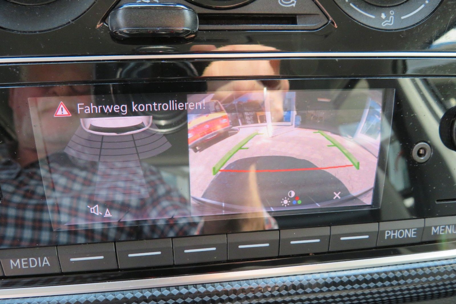 Fahrzeugabbildung Volkswagen up! 4 TÜREN KLIMA TELVOR DAB KAMERA PDC GRA 1.H