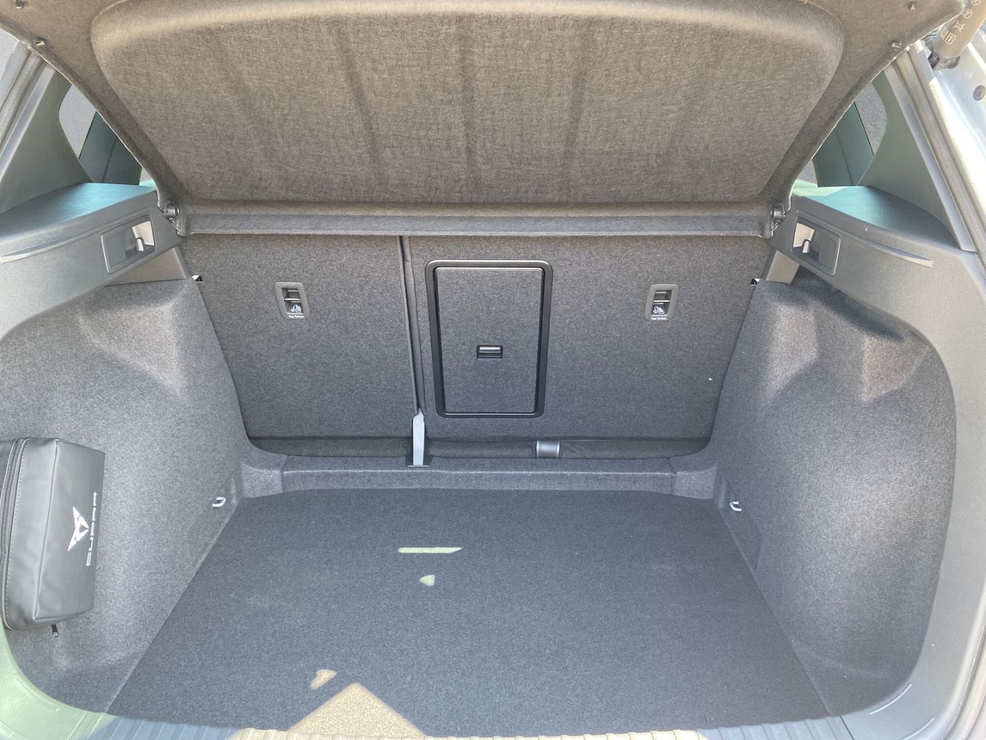 Fahrzeugabbildung SEAT Ateca Xperience 1.5 TSI ACT*NAVI*BEATS*CAM*AHK*