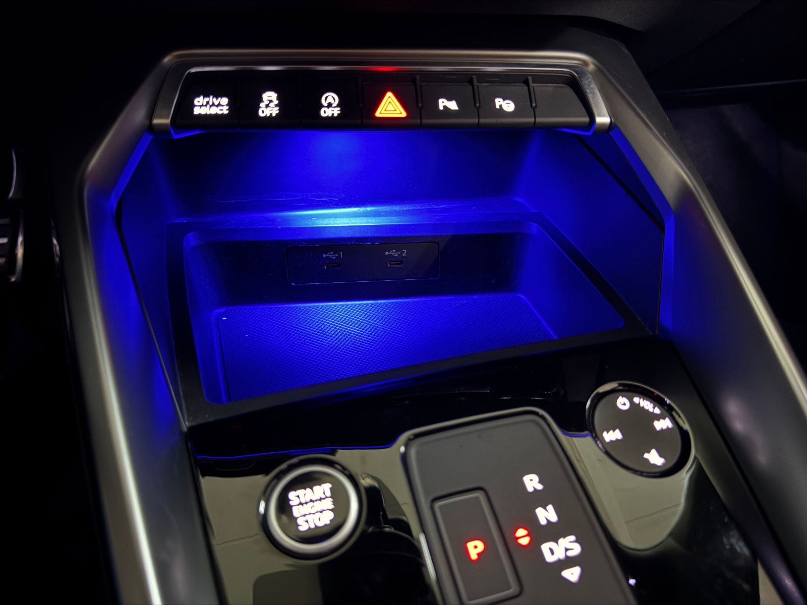 Fahrzeugabbildung Audi A3 40 TDI LIM. QUATTRO 3X S-LINE RS3 S-SITZE B&0