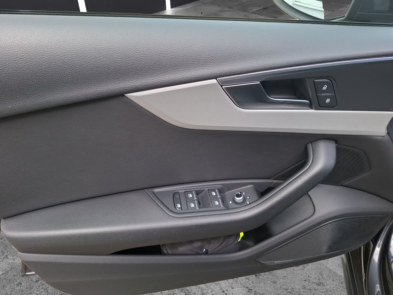 Fahrzeugabbildung Audi A4 Avant 35 TDI advanced S-tronic Navi AVC HUD B