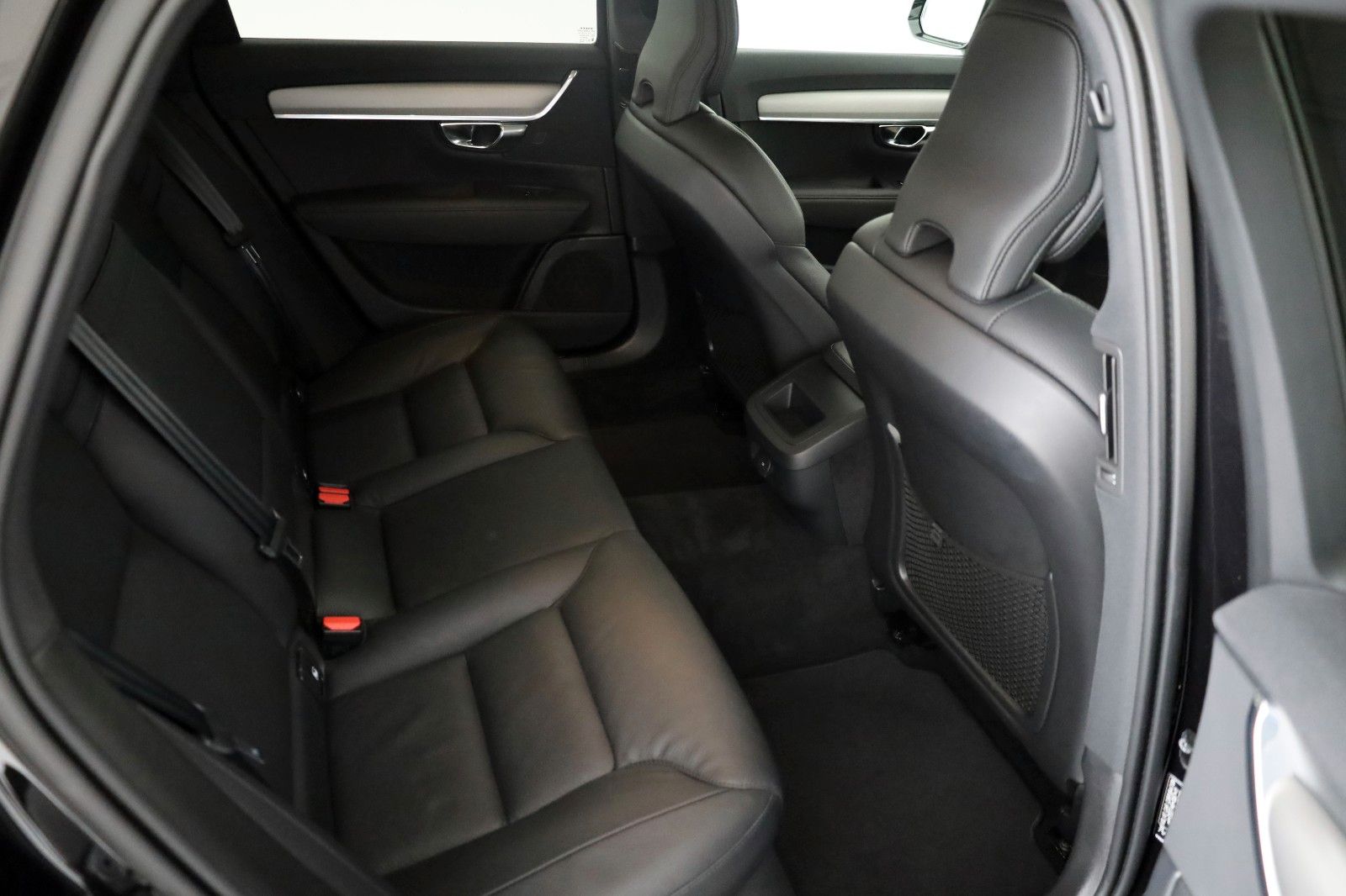 Fahrzeugabbildung Volvo V90 B4 Momentum Pro, Xenium-Pak, Leder, H&K, ACC