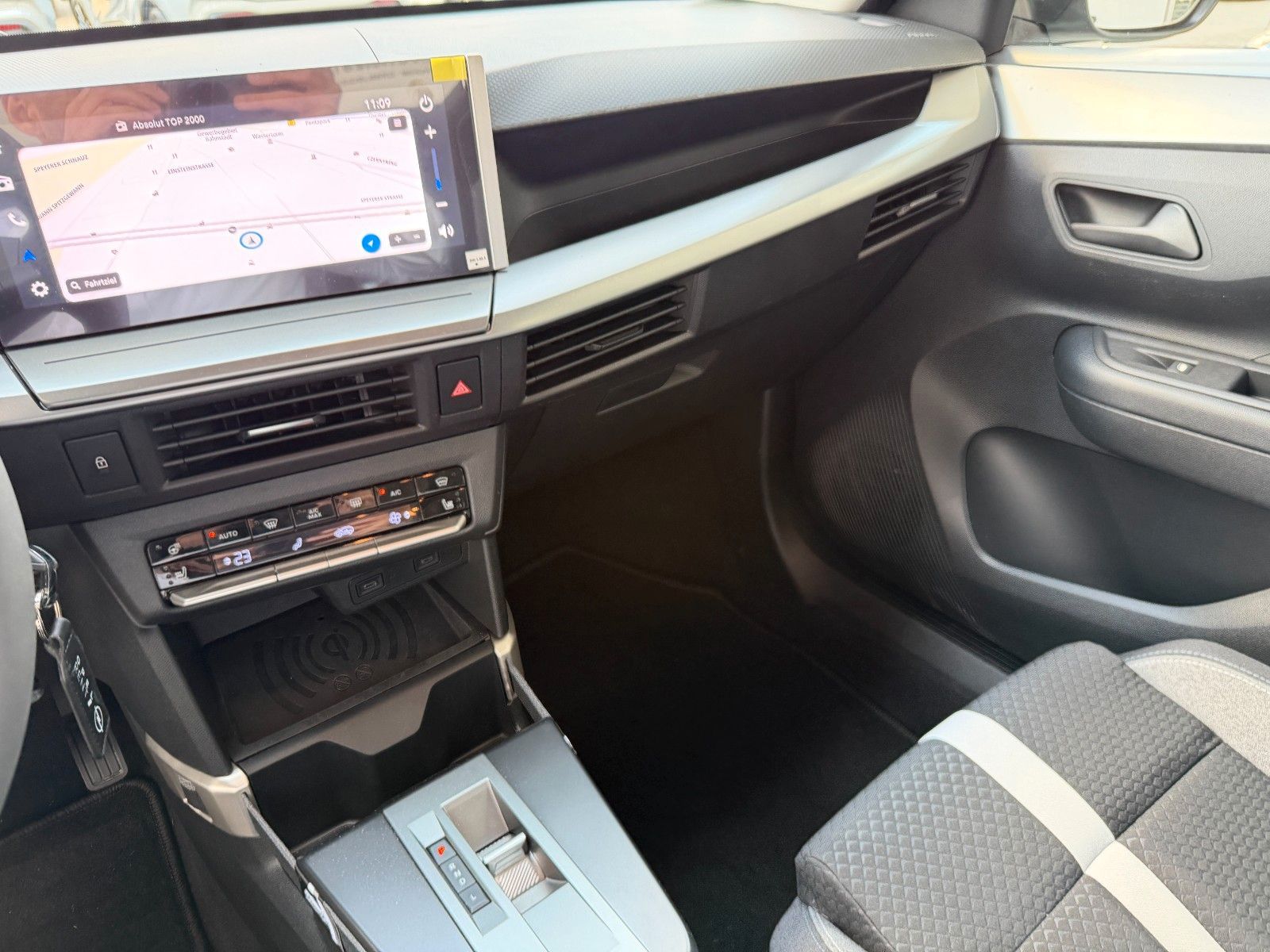 Fahrzeugabbildung Opel Frontera 1.2 Edition W Kamera,LED,Navi,PDC,LM