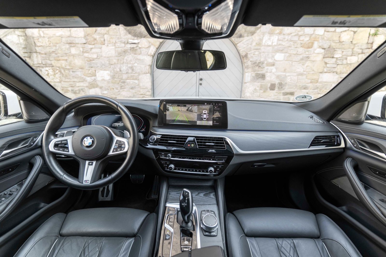 Fahrzeugabbildung BMW M550IX Massage Harman 360° Head UP LED NAV PDC