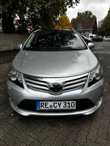 Toyota Avensis Combi 2,2-l-D-4D Automatik Executive... - Toyota Avensis in Duisburg