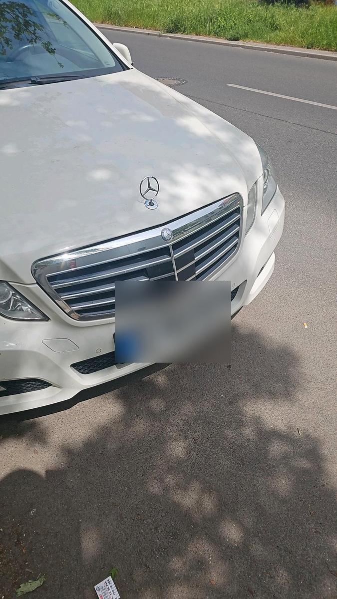 Mercedes-Benz E200 2010 — rear view