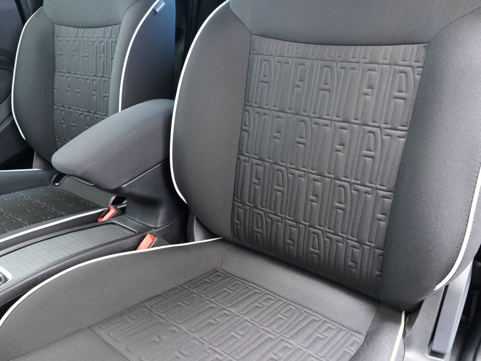 Fahrzeugabbildung Fiat 500e 87KW/42kWh/DC-LADEN/CARPLAY/DAB/SOH/KAMERA