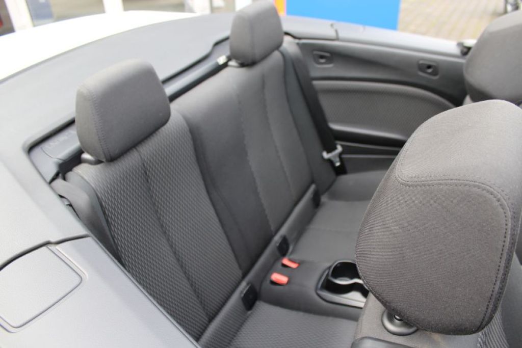 Fahrzeugabbildung BMW 220i Cabrio Aut. Advantage