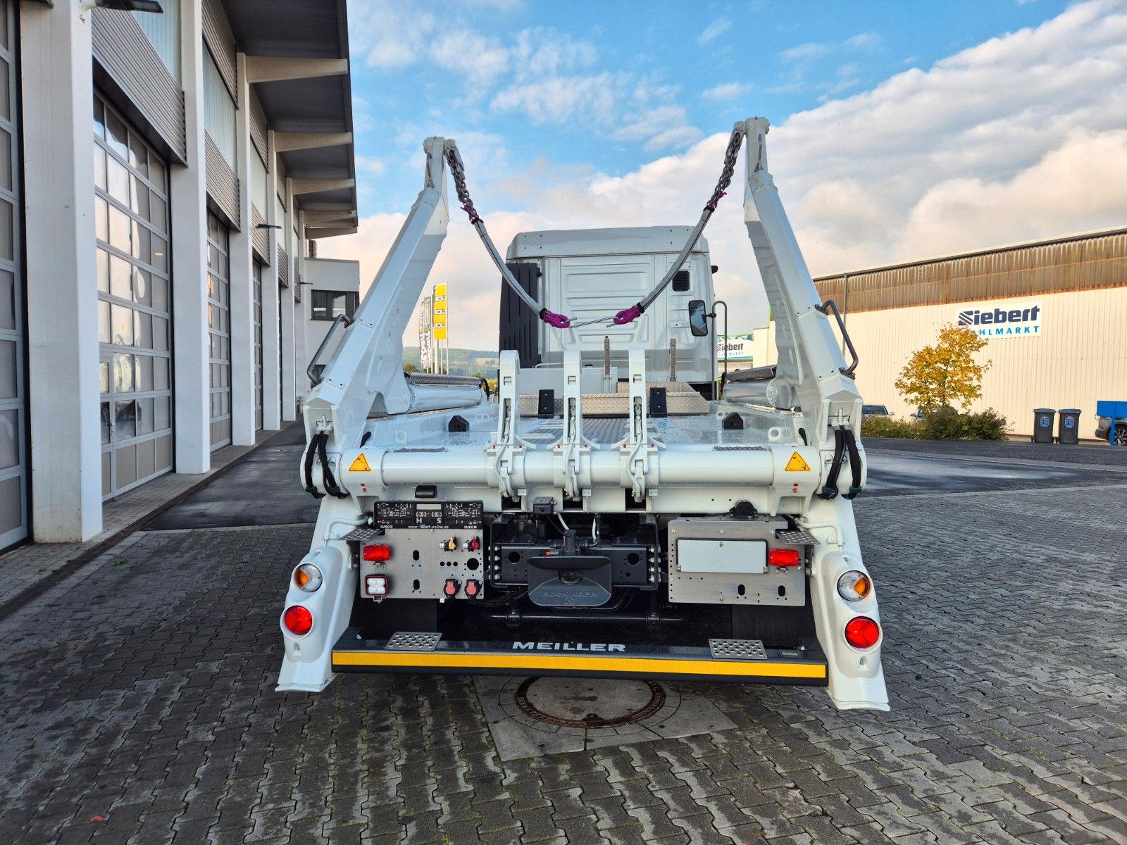 Fahrzeugabbildung Iveco AS280X58Y/ PS ON Meiller AK 16. T Funk AHK Cam