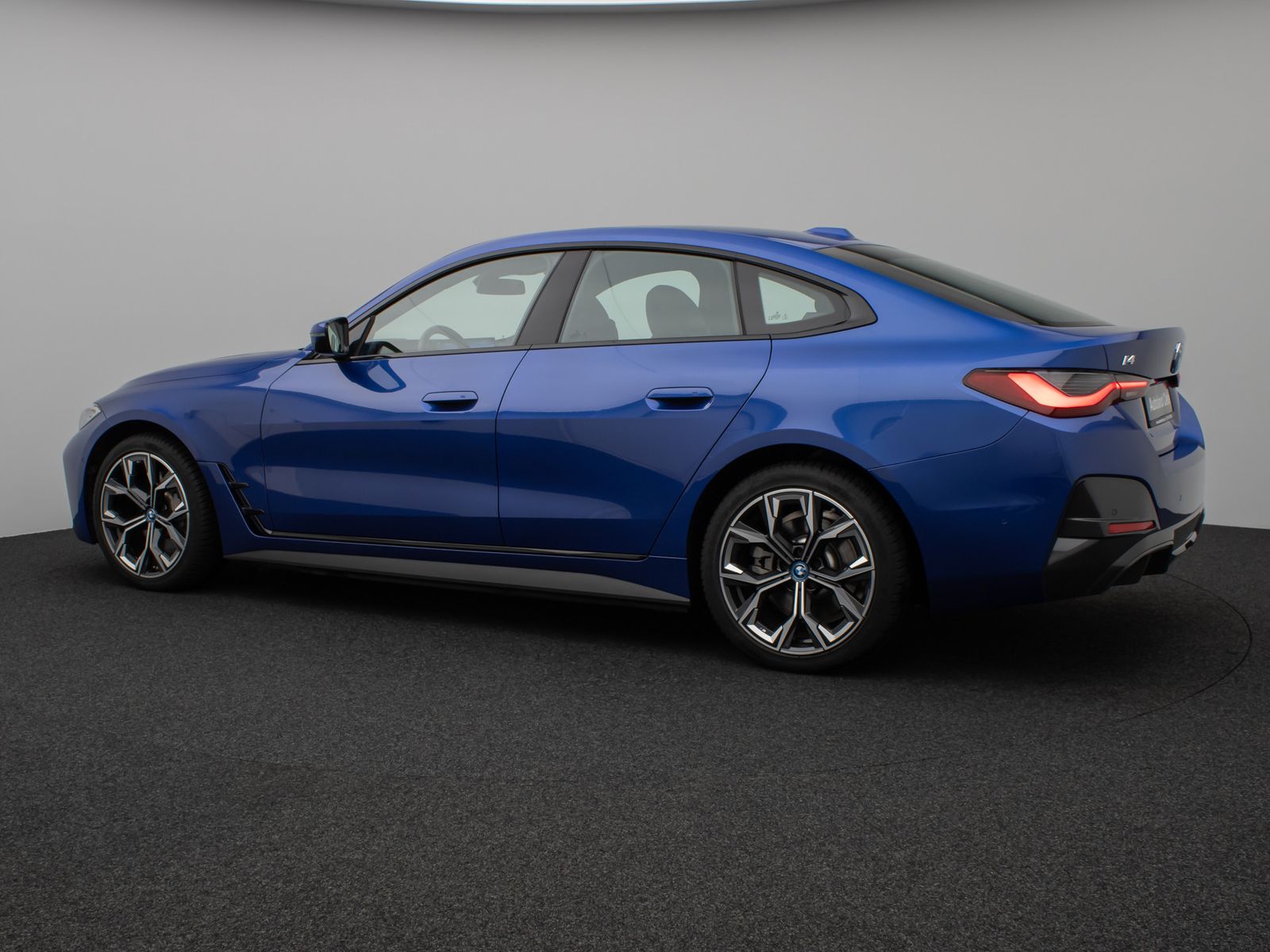 Fahrzeugabbildung BMW i4 eD40 M Sport Gran Coupè Kamera Glasdach HUD