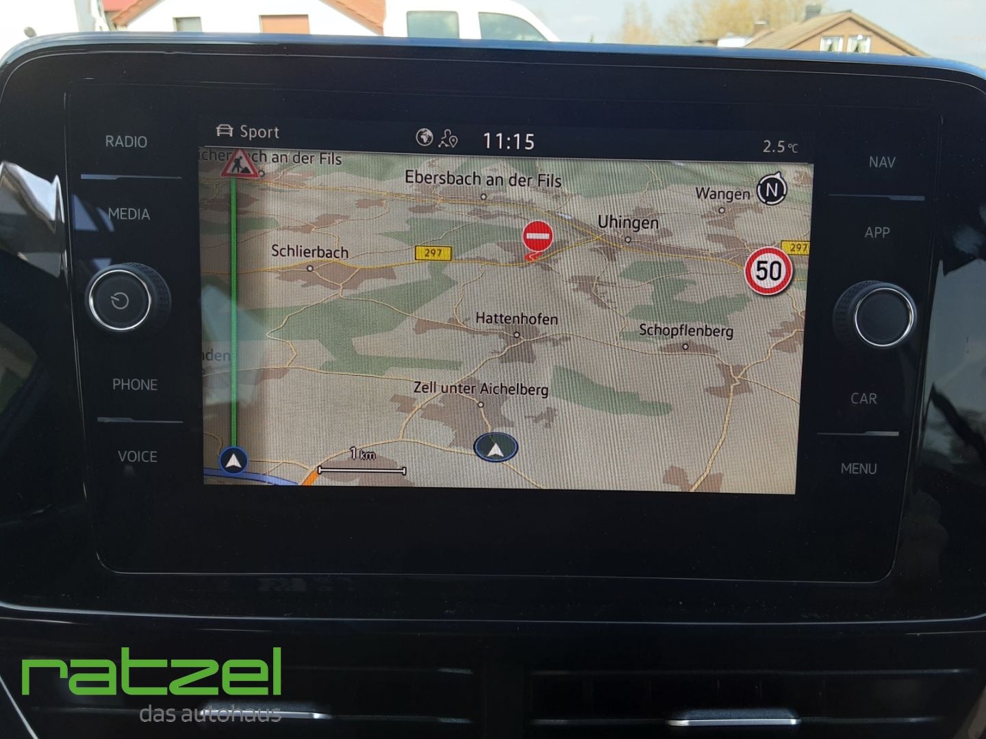 Fahrzeugabbildung Volkswagen T-Roc R-Line 1.5TSI DSG AHK+LED+Kamera+PDC+ACC