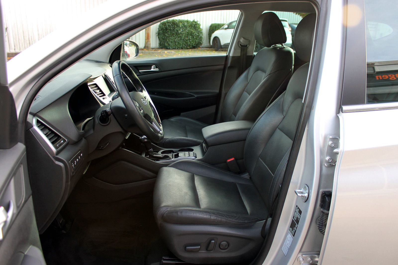 Fahrzeugabbildung Hyundai Tucson 1.6 Turbo Premium 4WD LED SHZ AHK KAM BT