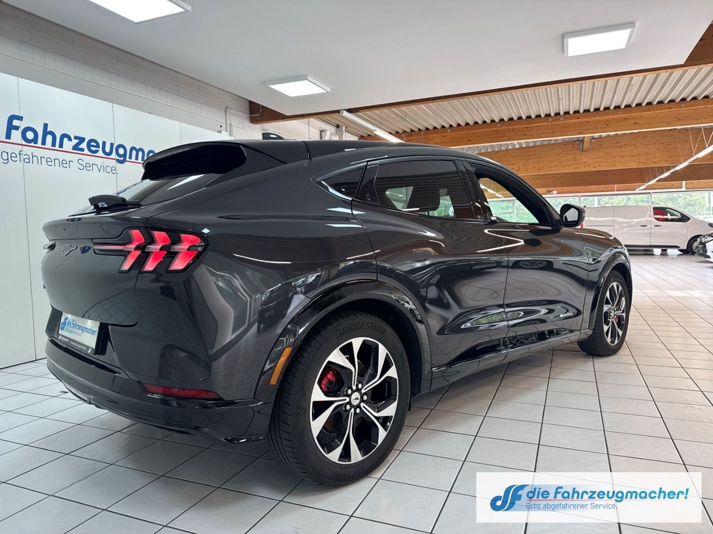 Fahrzeugabbildung Ford Mustang MACH-E Mach-E Premium AWD Navi Digitales