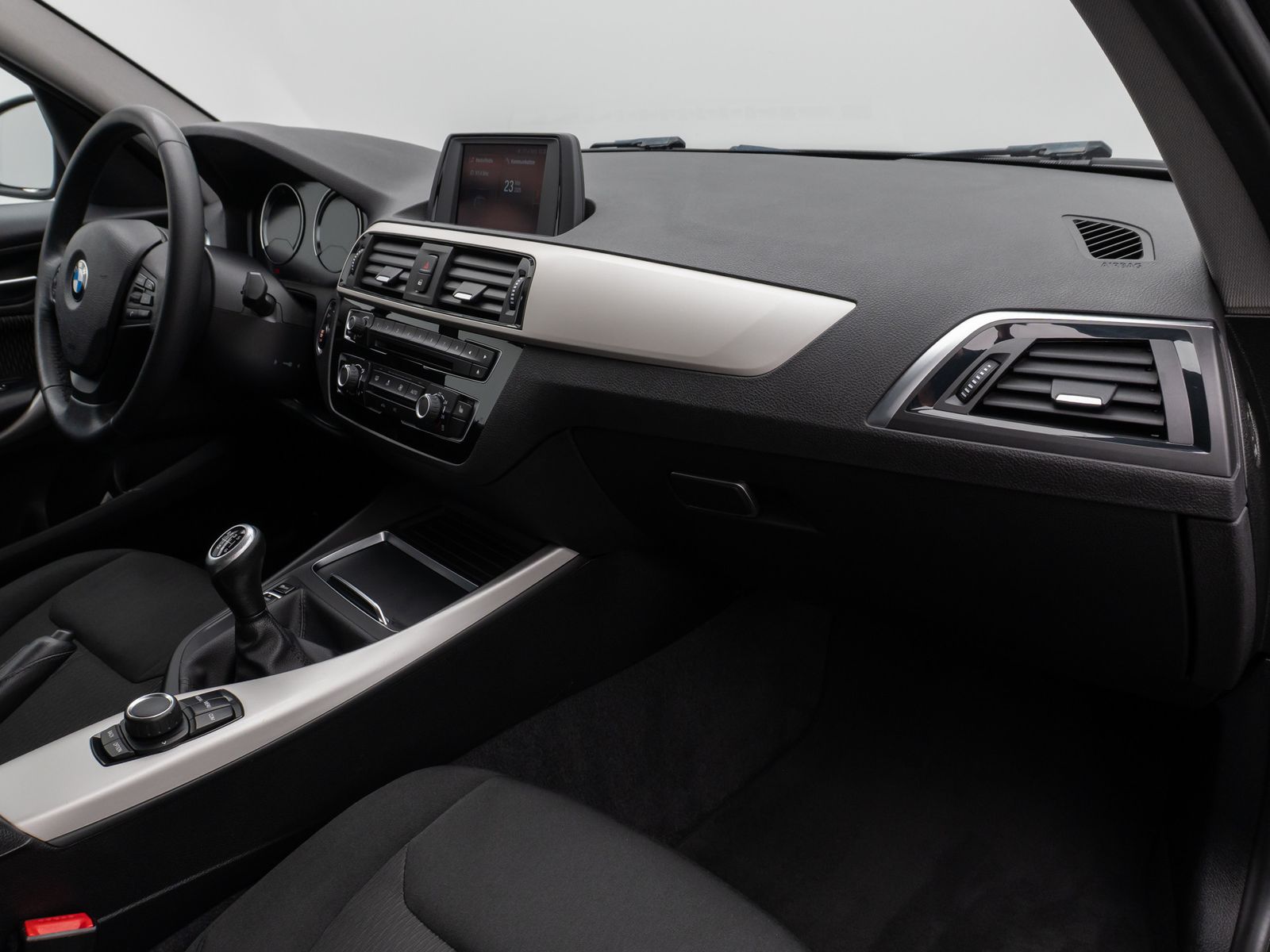 Fahrzeugabbildung BMW 118i PDChinten Sitzheizung Geschwindigkeitsreg.