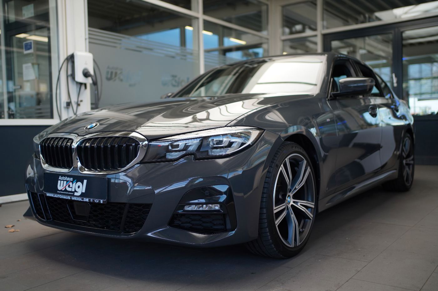 Fahrzeugabbildung BMW 320i xDrive M Sport Parkassist+AHK+HiFi+Alarmanl