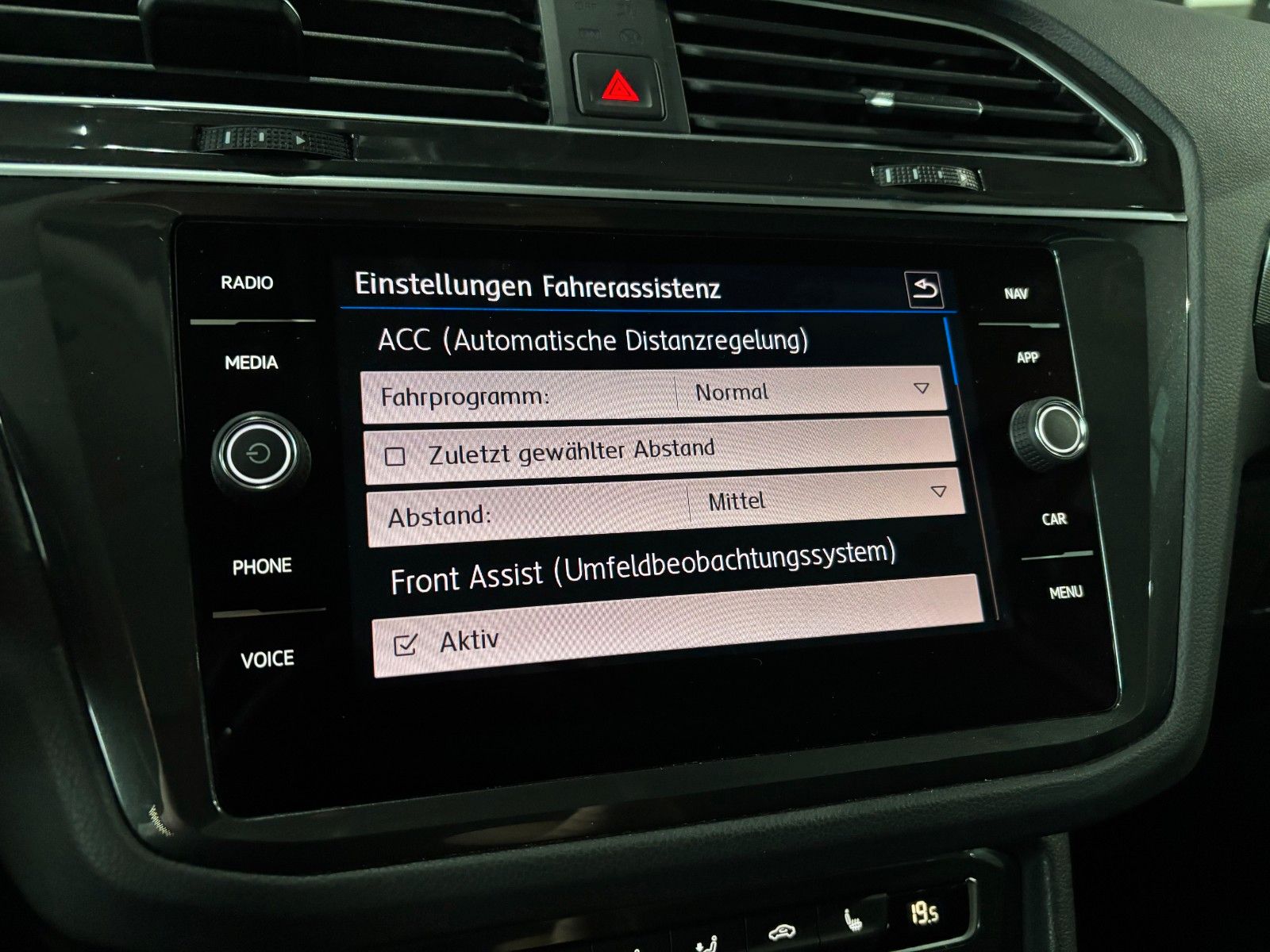 Fahrzeugabbildung Volkswagen Tiguan Highline *CarPlay*Kamera*LED*SHZ*Navi